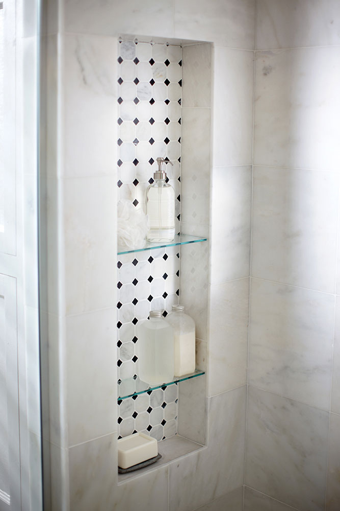 greecian-white-8x12-polished_greecian-white-2inch-octagon-with-black-58x58-polished-in-12x12-mesh-c.jpg